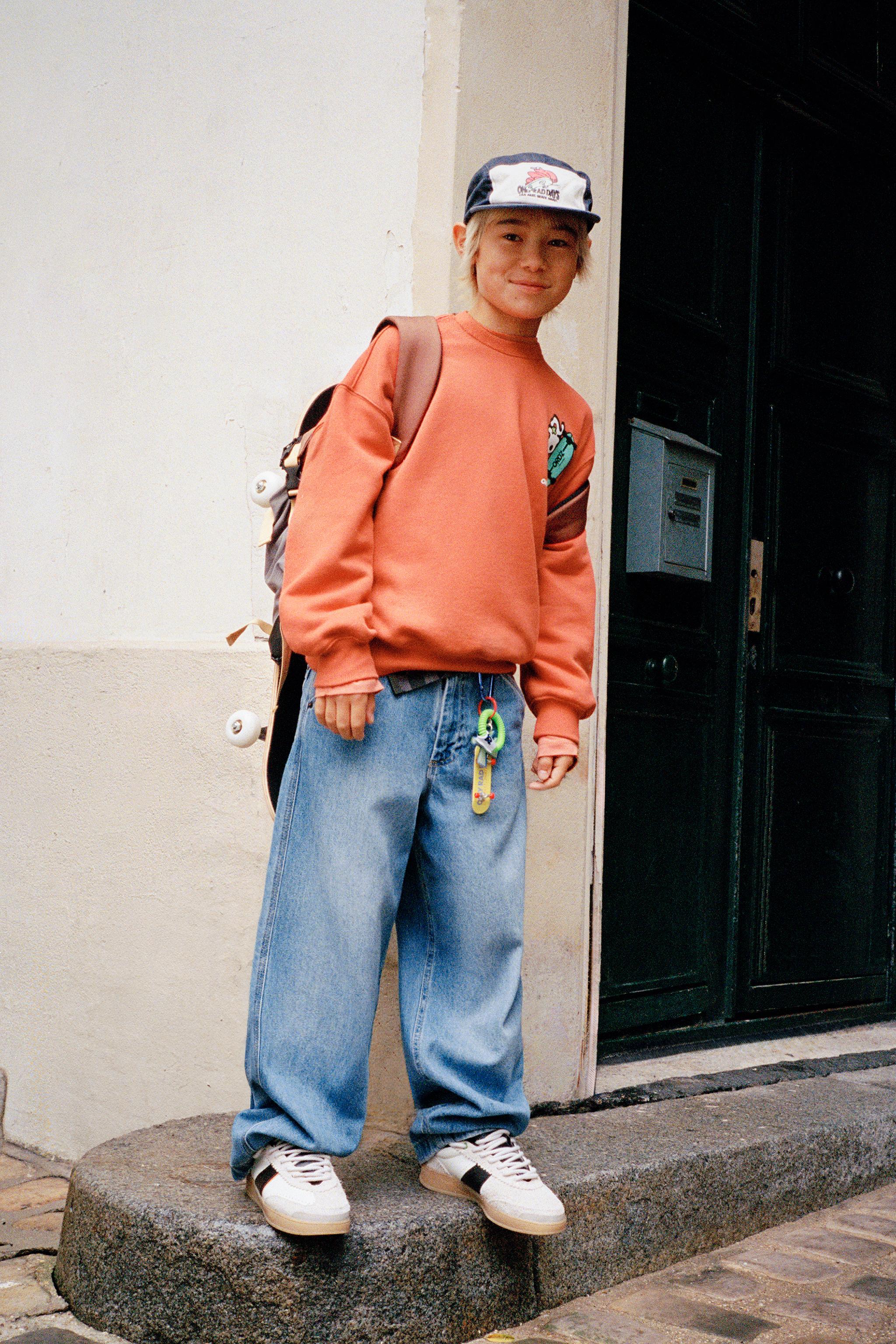 RAISED PRINT SWEATSHIRT